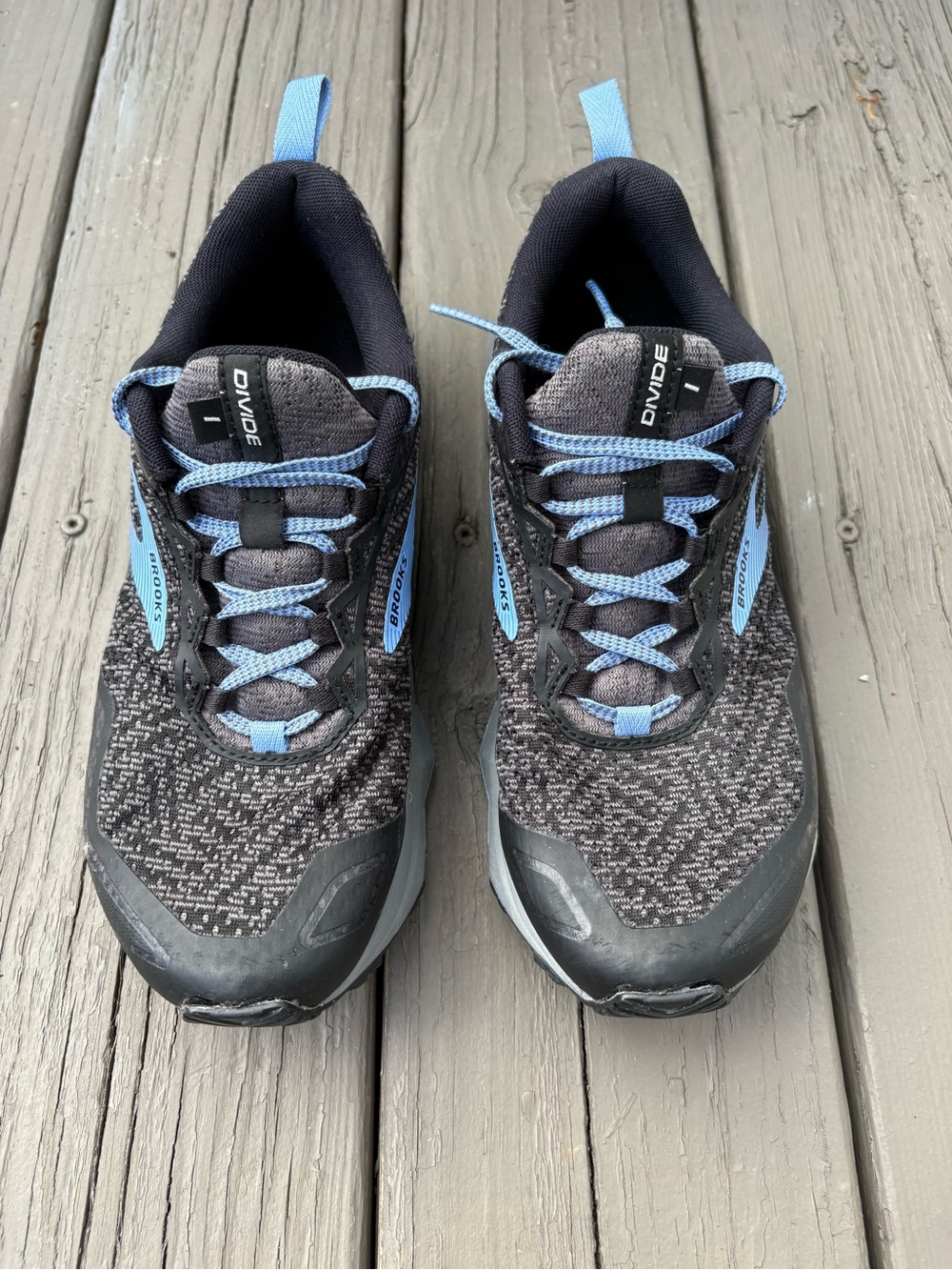 Brooks Women 8.5 Black with Light Blue Accent Running Shoes